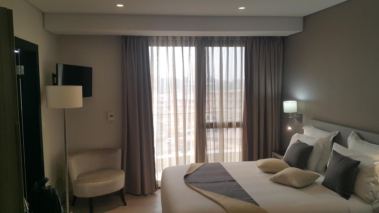 Hotel Selton Киншаса Экстерьер фото